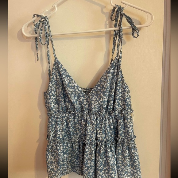 Floral tank - Picture 1 of 1